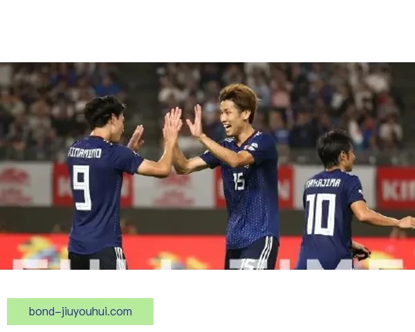 南野拓实精准推射破门助日本队扩大比分优势