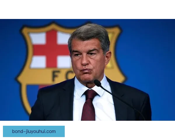 哈维宣布离任后被拉波尔塔挽留最终再度遭巴萨解雇风波