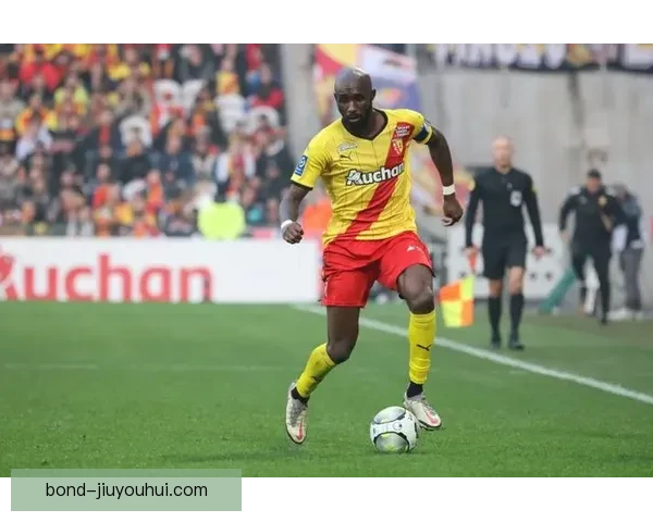 福法纳告别朗斯加盟沙特联赛新篇章 高额转会费引关注