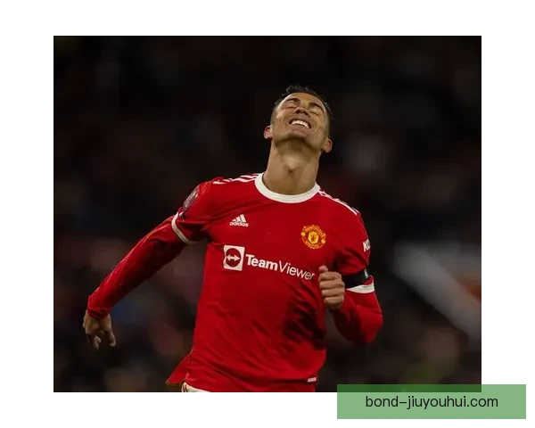 奥纳纳足总杯再现低级失误 曼联防线引发球迷热议